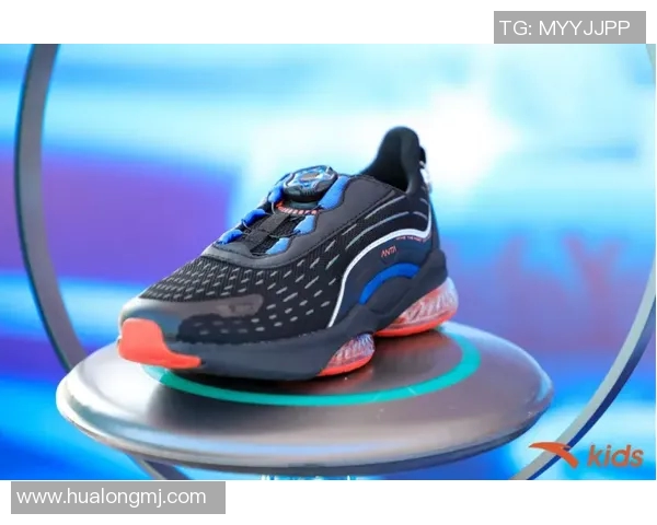 安踏足球鞋助力运动员提升场上表现，探索舒适与专业的完美结合